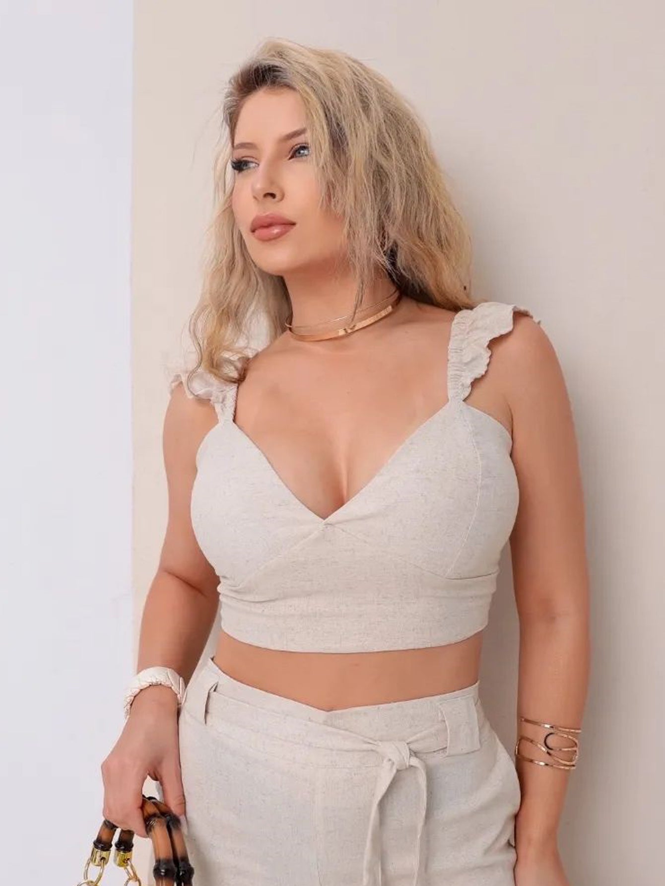 Cropped Elegante em Linho Com Bojo E Amarração