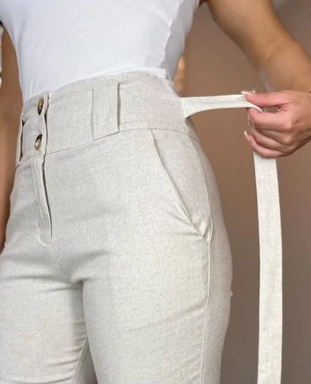 Calça Clochard com Botões em Linho Premium - Elegância e Conforto